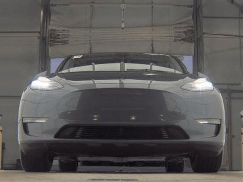 Used 2021 Tesla Model Y Long Range image 8