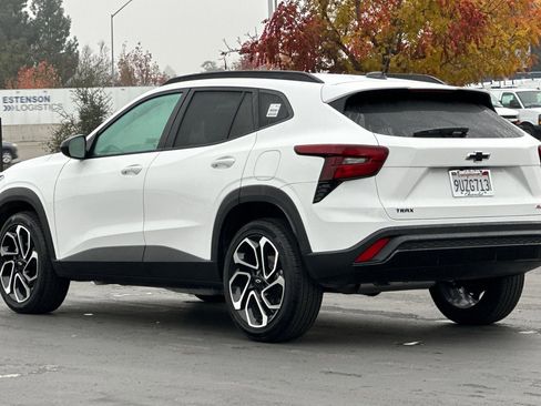 Used 2025 Chevrolet Trax RS w/ Driver Confidence Package image 6