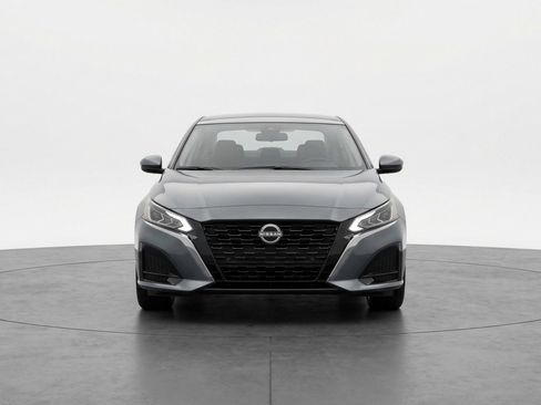 Used 2025 Nissan Altima 2.5 SV FWD image 2