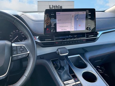 Used 2022 Toyota Sienna XSE image 16