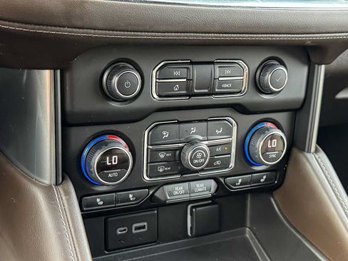 Used 2022 Chevrolet Tahoe Z71 w/ Luxury Package AWD/4WD image 20