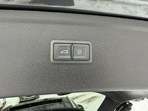 Used 2023 Audi Q5 2.0T Premium w/ Convenience Package image 9