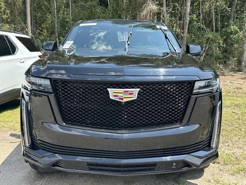 Used 2022 Cadillac Escalade ESV Sport Platinum w/ Heavy-Duty Trailer Package AWD/4WD image 2