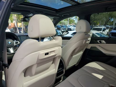 Used 2022 BMW X5 sDrive40i w/ M Sport Package image 14