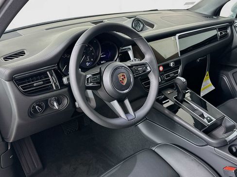 New 2026 Porsche Macan image 4