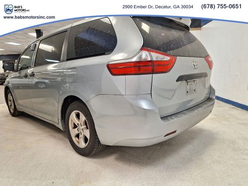 Used 2015 Toyota Sienna L FWD image 25