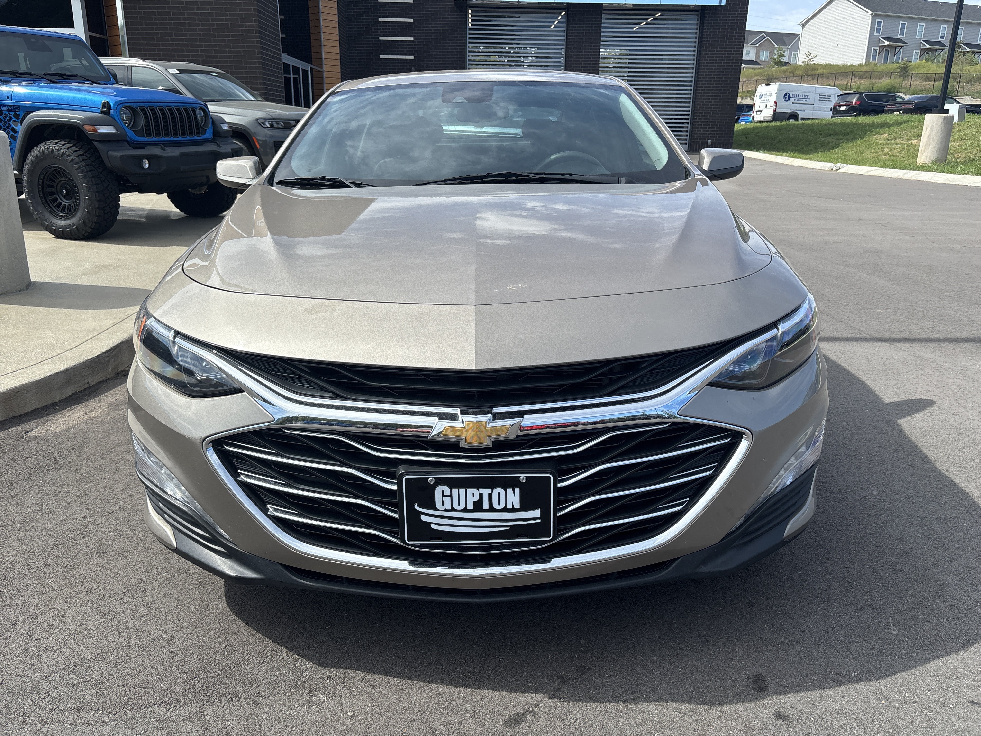 Used 2023 Chevrolet Malibu LT w/ Driver Confidence Package FWD image 9