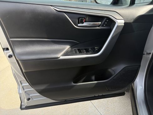 Used 2021 Toyota RAV4 XLE Premium image 14