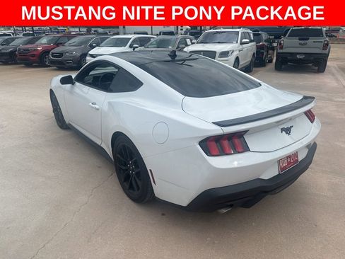 Used 2025 Ford Mustang Coupe RWD image 5