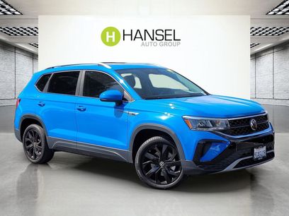 Used 2023 Volkswagen Taos SE w/ Panoramic Sunroof Package