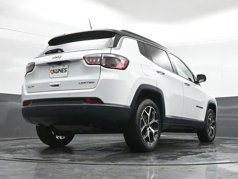 Used 2025 Jeep Compass Limited image 37