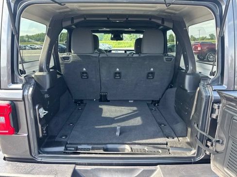 Used 2025 Jeep Wrangler Unlimited Sahara AWD/4WD image 8