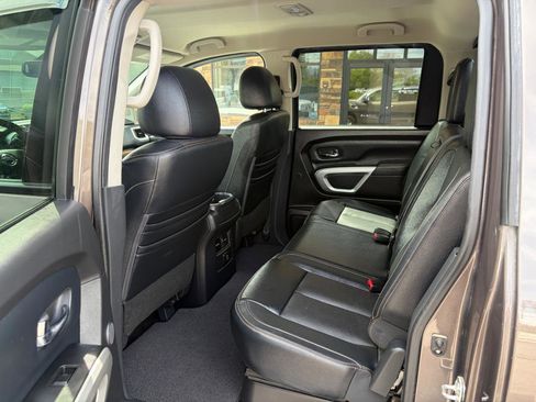 Used 2018 Nissan Titan SL w/ Chrome Package AWD/4WD image 5