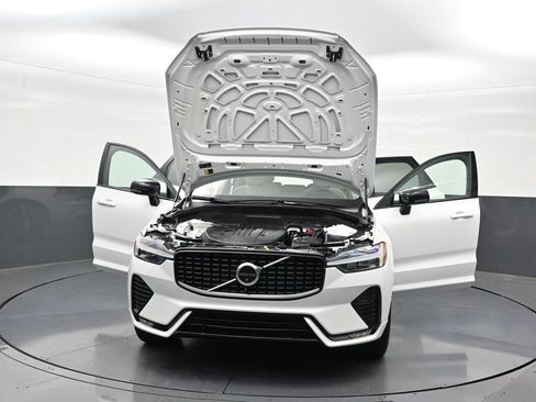 Used 2024 Volvo XC60 B5 Plus w/ Protection Package Premier AWD/4WD image 42