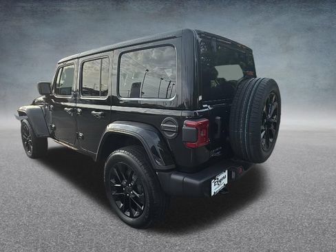 Used 2025 Jeep Wrangler Unlimited Sahara w/ Safety Group AWD/4WD image 27