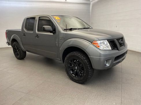 Used 2021 Nissan Frontier SV w/ Midnight Edition Floor Mats AWD/4WD image 4