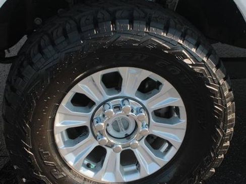 Used 2020 Ford F250 XLT w/ XLT Value Package image 2