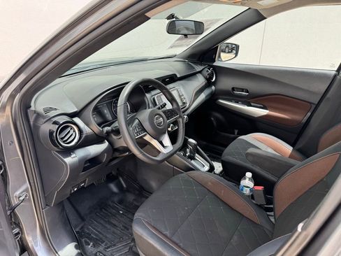 Used 2018 Nissan Kicks SR FWD image 11