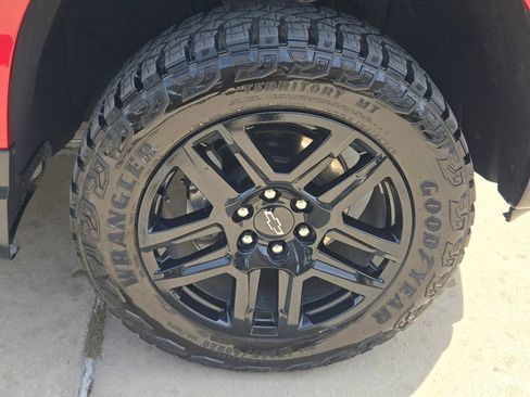 Used 2025 Chevrolet Silverado 1500 LT Trail Boss w/ Convenience Package II AWD/4WD image 31