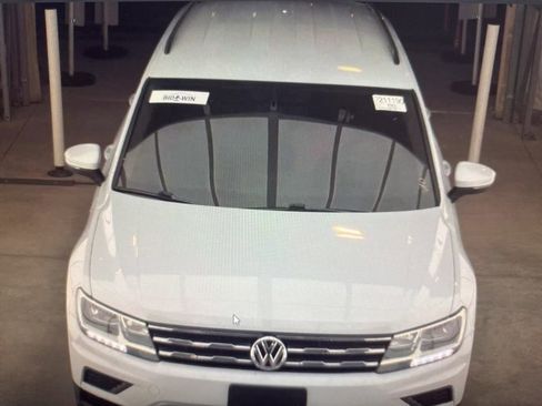 Used 2018 Volkswagen Tiguan S image 2