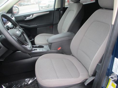 Used 2020 Ford Escape SE image 5