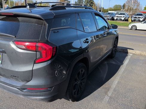 Used 2021 GMC Terrain SLE w/ Elevation Edition image 9