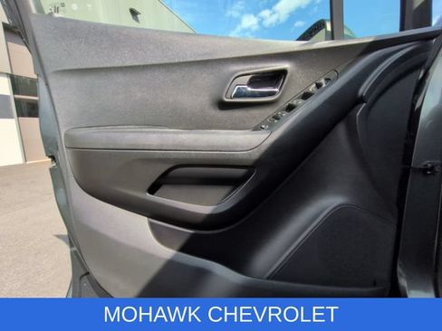 Used 2019 Chevrolet Trax LS FWD image 21