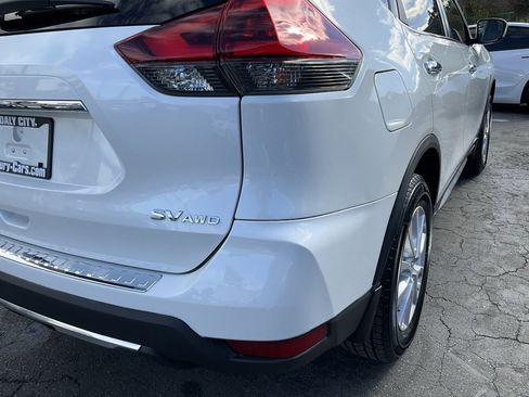 Used 2018 Nissan Rogue SV image 76