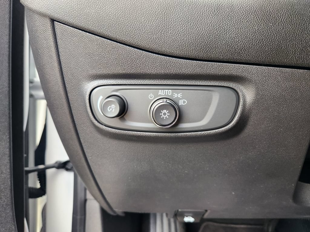 Used 2022 Chevrolet Equinox RS w/ RS Leather Package FWD image 23