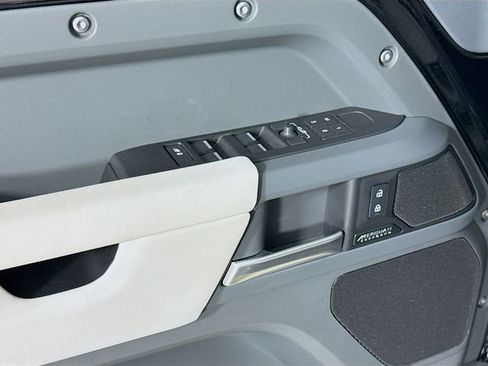 Certified 2025 Land Rover Defender 110 X-Dynamic SE image 20