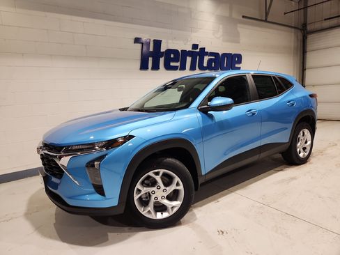 New 2026 Chevrolet Trax LS w/ LS Convenience Package FWD image 1