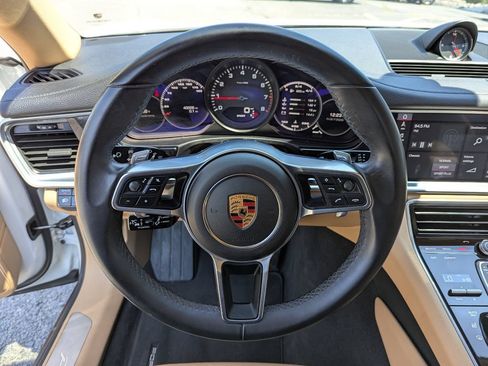 Used 2018 Porsche Panamera RWD image 15