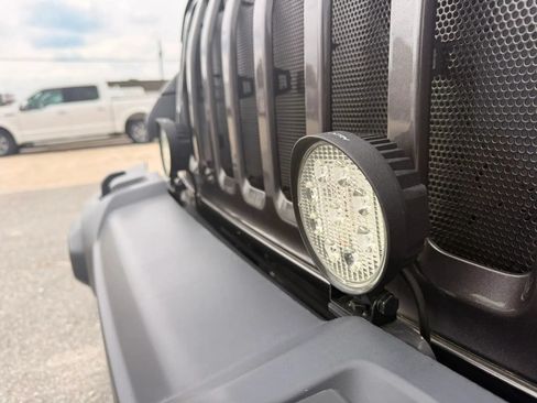 Used 2021 Jeep Gladiator Sport AWD/4WD image 14