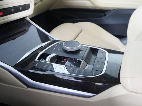 Certified 2024 BMW 430i Convertible w/ Convenience Package image 18