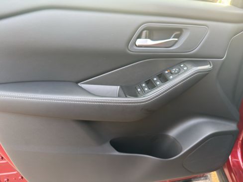 Certified 2025 Nissan Rogue SV AWD/4WD image 13