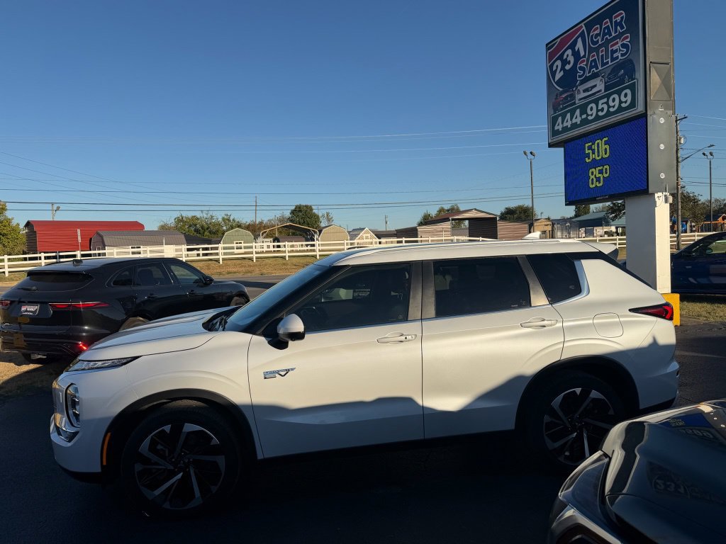 Used 2024 Mitsubishi Outlander 4WD Plug-In Hybrid image 6