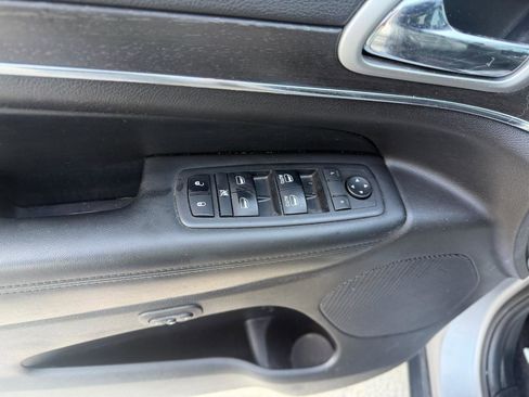 Used 2018 Jeep Grand Cherokee Limited AWD/4WD image 16