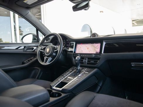Used 2020 Porsche Macan w/ Premium Package AWD/4WD image 13