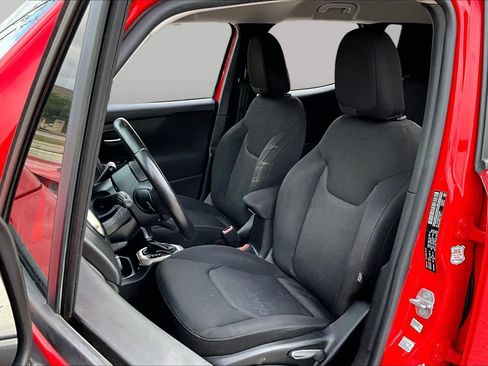 Used 2016 Jeep Renegade Latitude AWD/4WD image 8