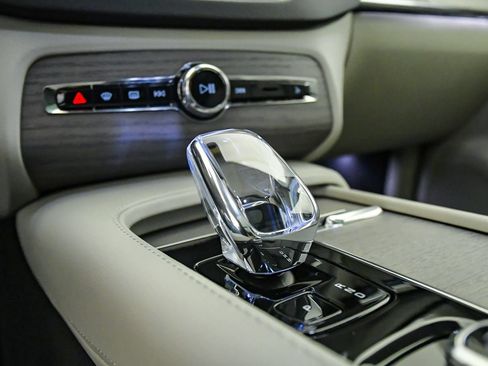 Certified 2025 Volvo XC90 T8 Ultra AWD/4WD image 23