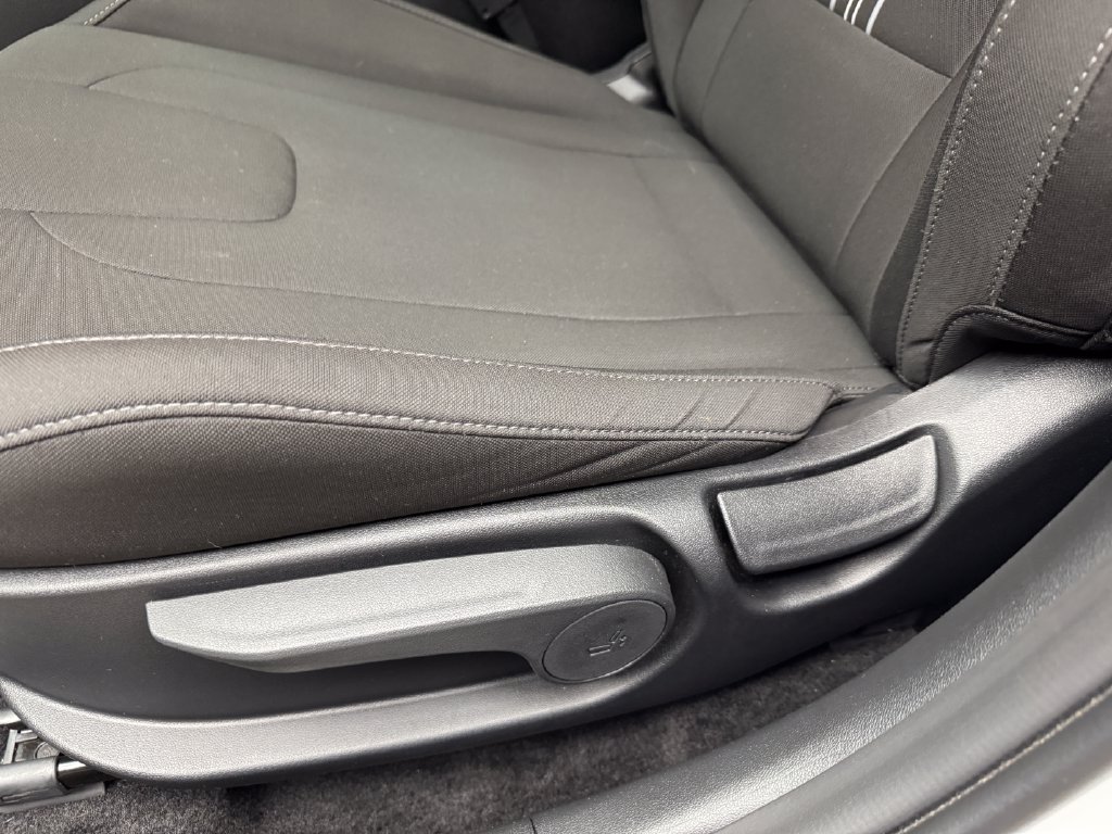 Used 2026 Hyundai Elantra Sport FWD image 11