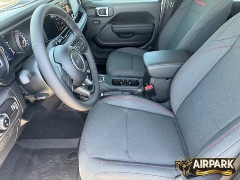 New 2025 Jeep Gladiator Rubicon w/ Convenience Group AWD/4WD image 15