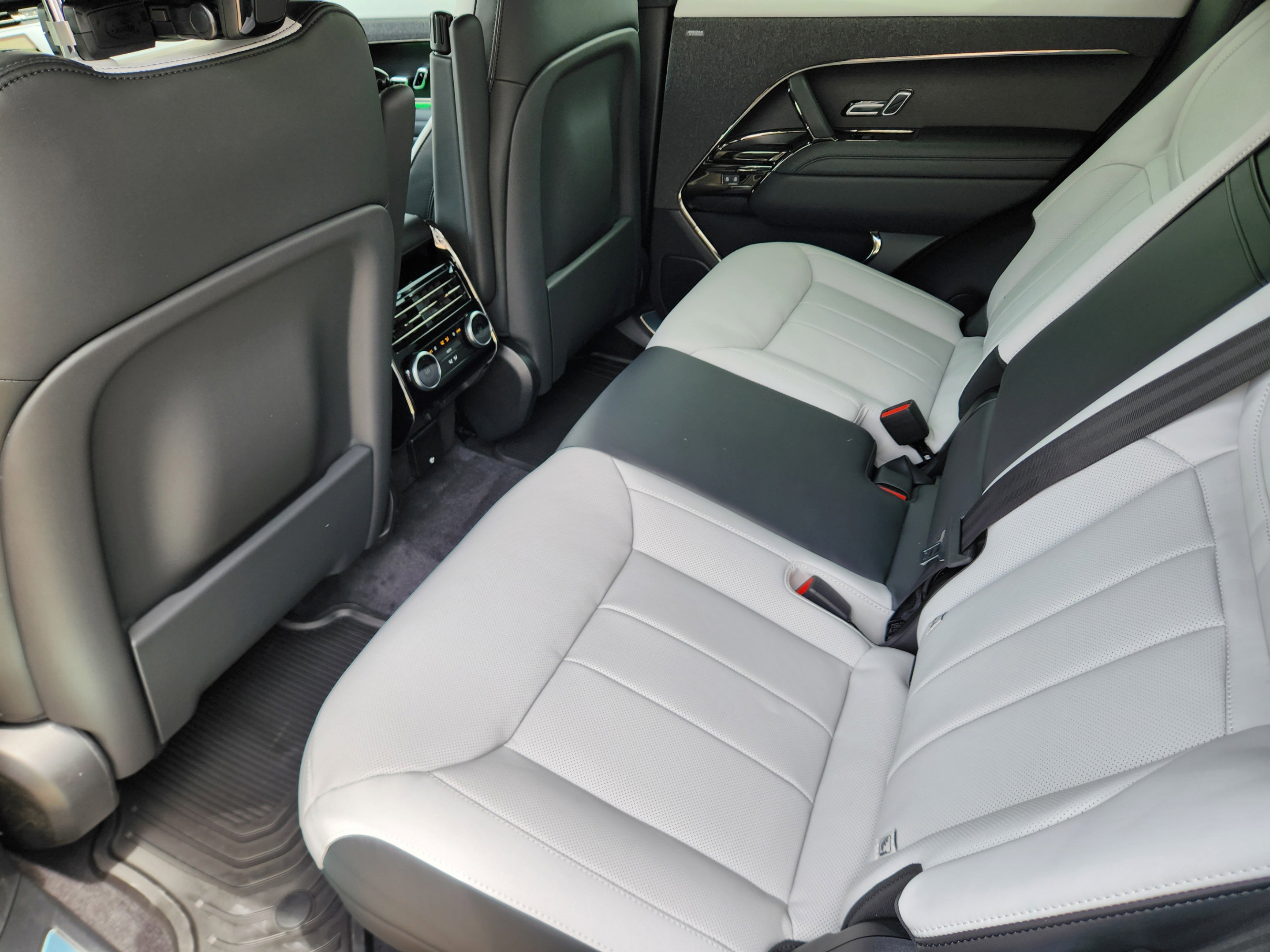 New 2026 Land Rover Range Rover Sport Dynamic SE AWD/4WD image 22