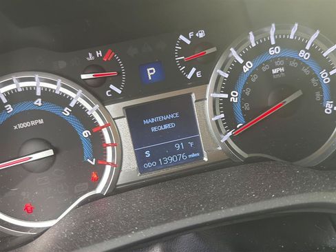 Used 2018 Toyota 4Runner TRD Off-Road Premium AWD/4WD image 2
