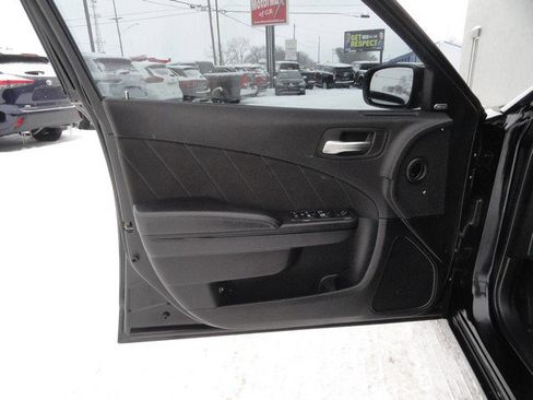 Used 2019 Dodge Charger SXT w/ Blacktop Package image 12