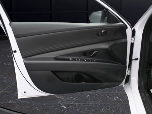 Used 2025 Hyundai Elantra SEL FWD image 11