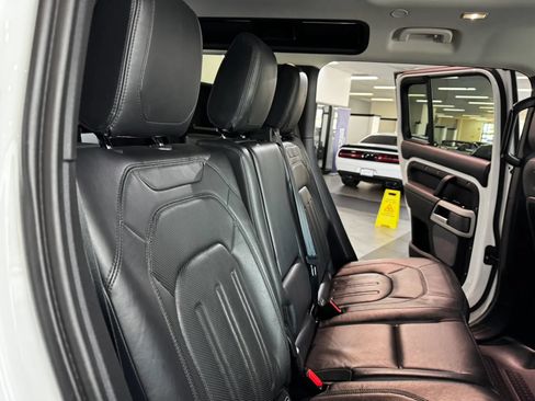 Used 2020 Land Rover Defender 110 HSE AWD/4WD image 17