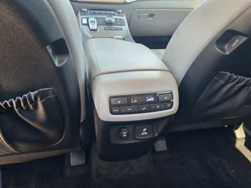 Used 2022 Hyundai Palisade SEL w/ 8P Bench Seat Package AWD/4WD image 24