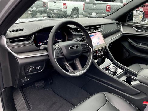 New 2025 Jeep Grand Cherokee Limited w/ Black Appearance Package AWD/4WD image 7
