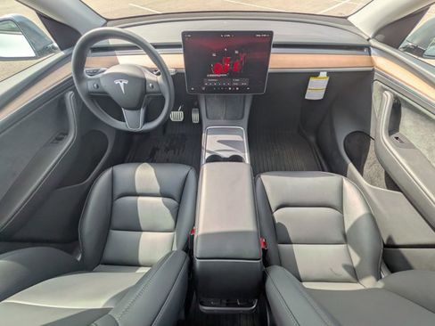 Used 2025 Tesla Model Y Performance image 18